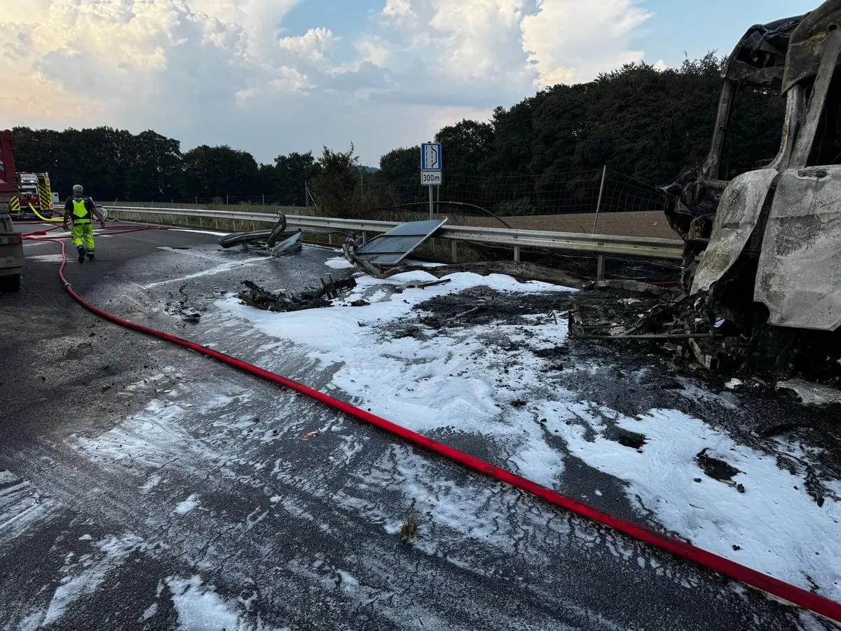 Schadensbeseitigung nach LKW-Brand Schadensbeseitigung nach LKW-Brand
